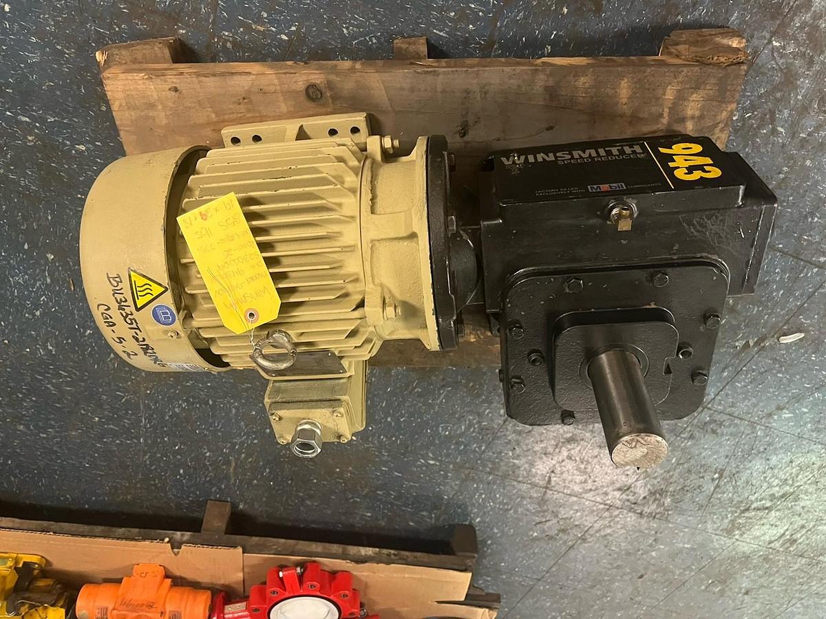 Used WINSMITH,943MDV,GEAR REDUCER RATIO 25 SHAFT 2" INPUT 3HP 1750RPM