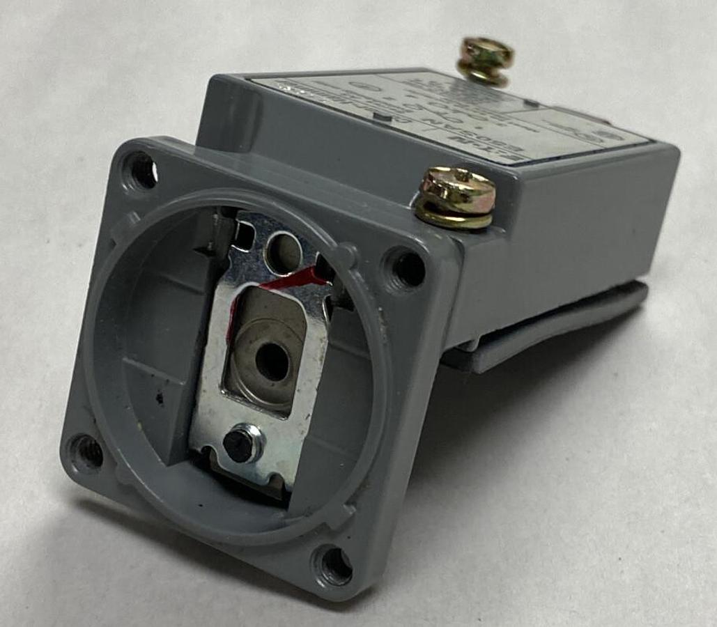 Cutler-Hammer ,E50SAN,Limit Switch Body NOS