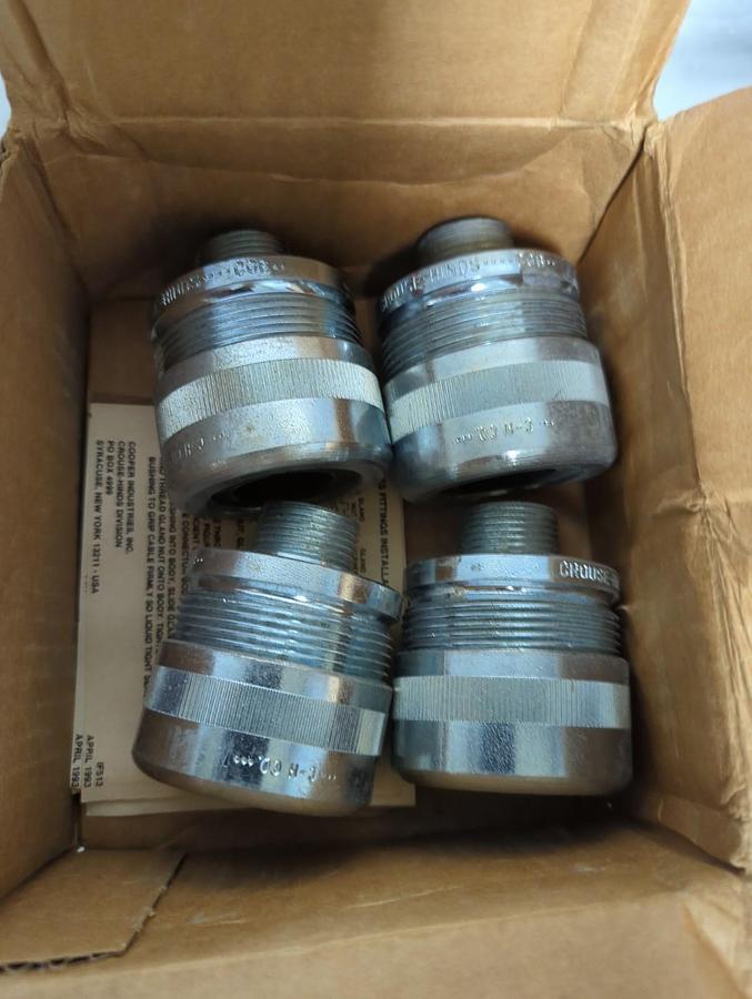 CROUSE HINDS,CGB298,STRAIGHT BODY MALE THREAD CORD & CABLE FITTING 3/4 IN 4 PC