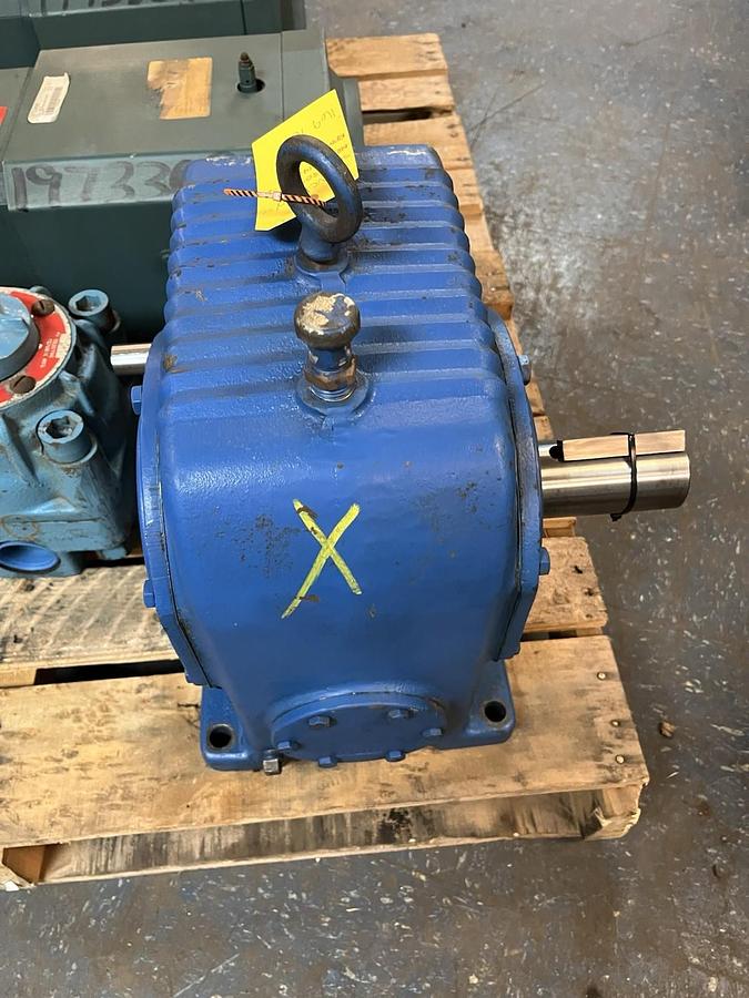 Used CLEVELAND,3040D,WORM GEAR SPEED REDUCER SERIES 25 RATIO 110 2.5HP 1750RPM