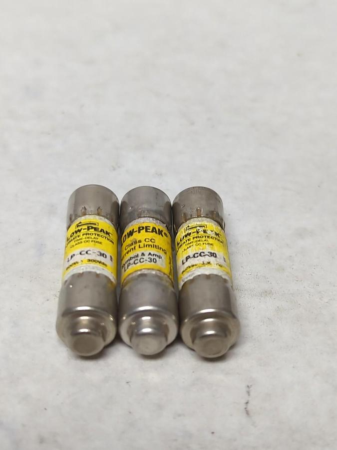 COOPER BUSSMANN,LP-CC-30,LOW-PEAK 30 AMP FUSE LOT OF 3 FUSES