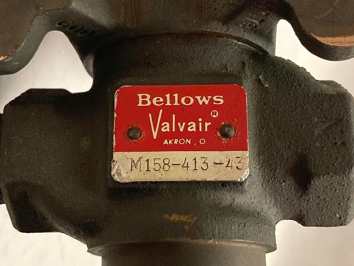 Used Schrader Bellows,M158-413-43,3-Way 2-Position Manual Valve