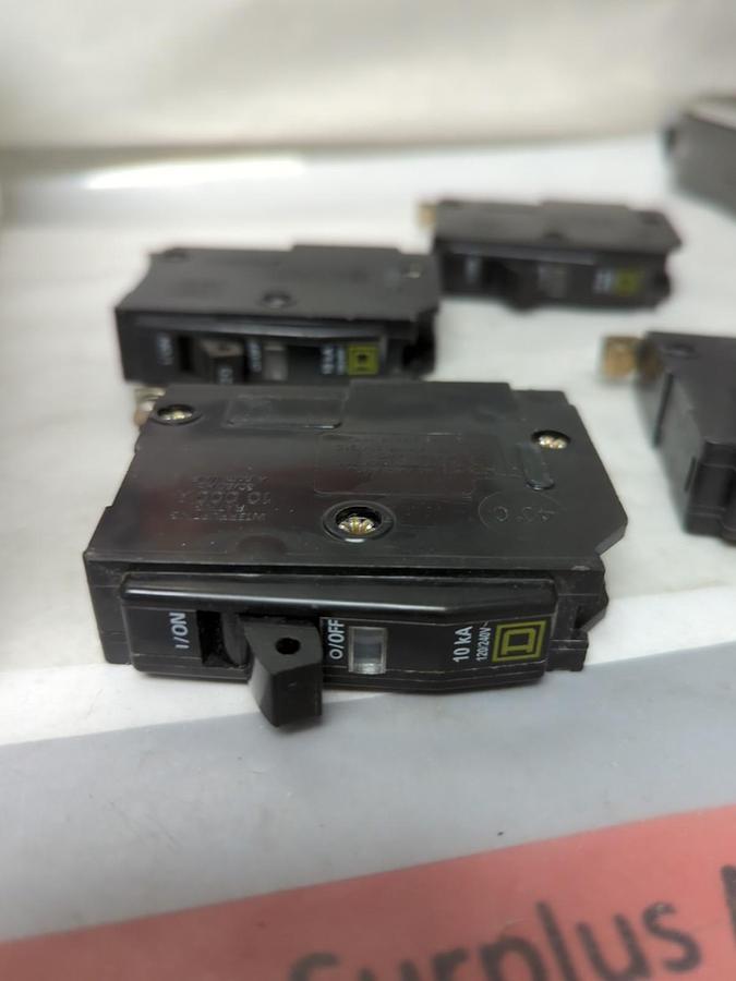 Used SQUARE D,QOB120,CIRCUIT BREAKER 20 AMP 1-POLE LOT OF 4 PRE-OWNED