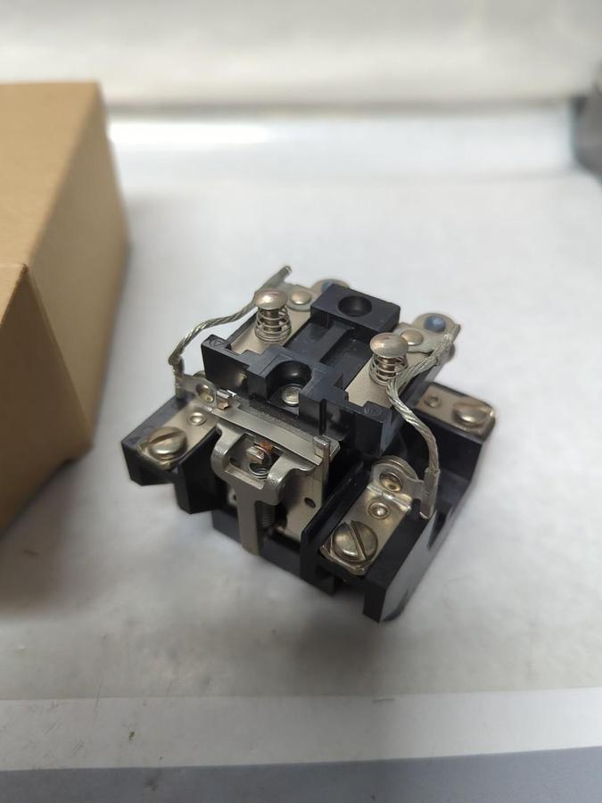 Used STRUTHERS DUNN,425BXX,RELAY 30 AMP 12VDC PRE-OWNED