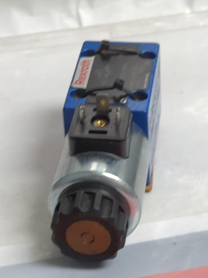 REXROTH,R900561274,DIRECTIONAL CONTROL VALVE 4WE 6 D62/EG24N9K4 NOS
