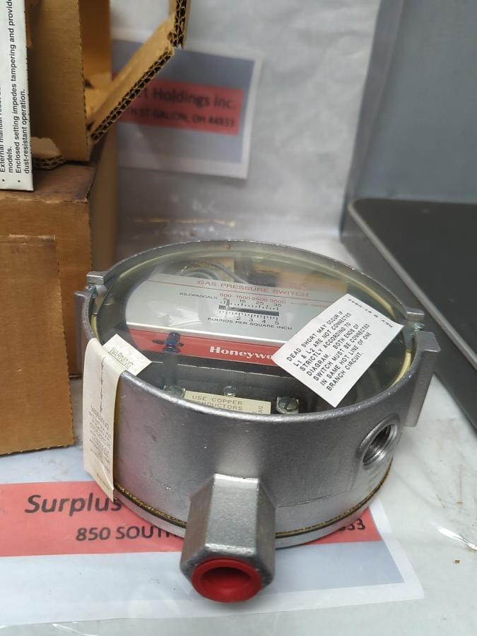 HONEYWELL,C437F 1011,GAS/AIR PRESSURE SWITCH 1/2 TO 5 PSIG NOS