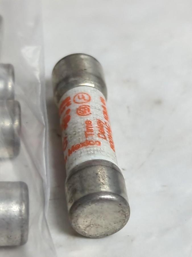 Used FERRAZ SHAWMUT,ATQ6,AMP-TRAP 6 AMP FUSE LOT OF 24 PRE-OWNED
