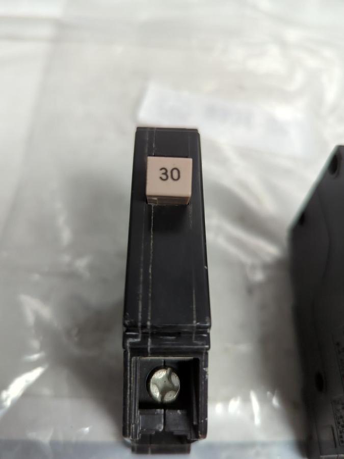Used CUTLER HAMMER,CH130,CIRCUIT BREAKER 1-POLE 30 AMP LOT OF 2 PRE-OWNED
