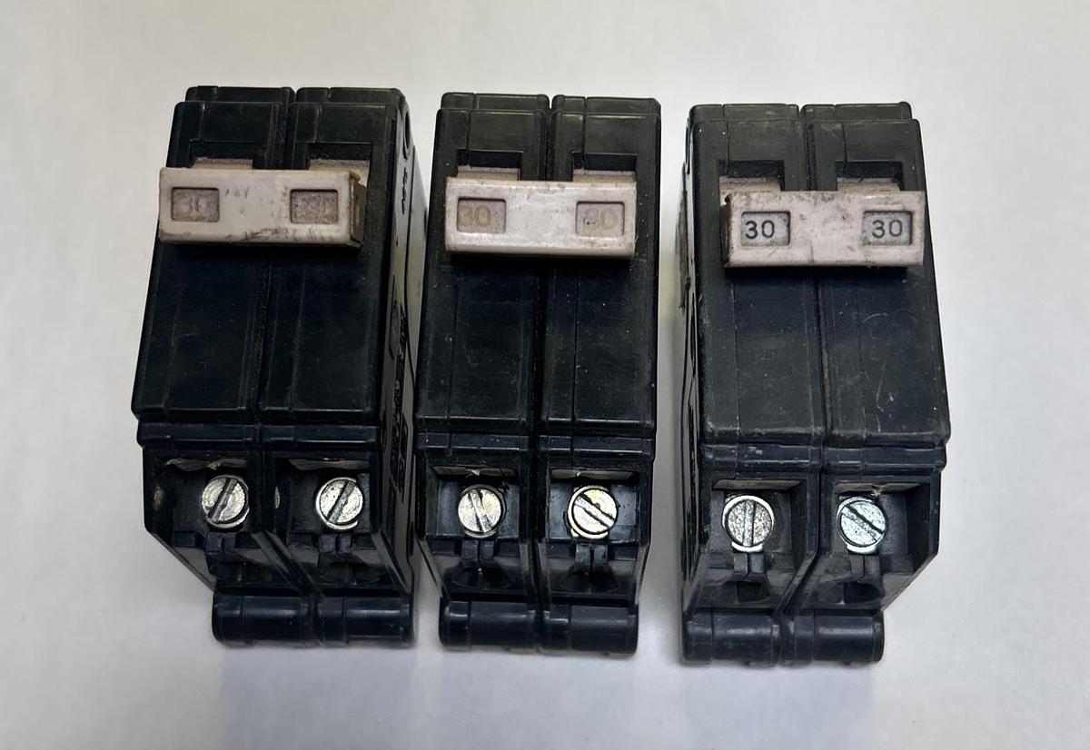 Used CUTLER-HAMMER,CH230,CIRCUIT BREAKER 30A 120/240V 2POLE LOT OF 3