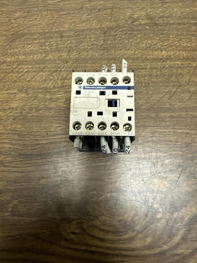 Used Telemecanique,CA3KN22BD,Control Relay