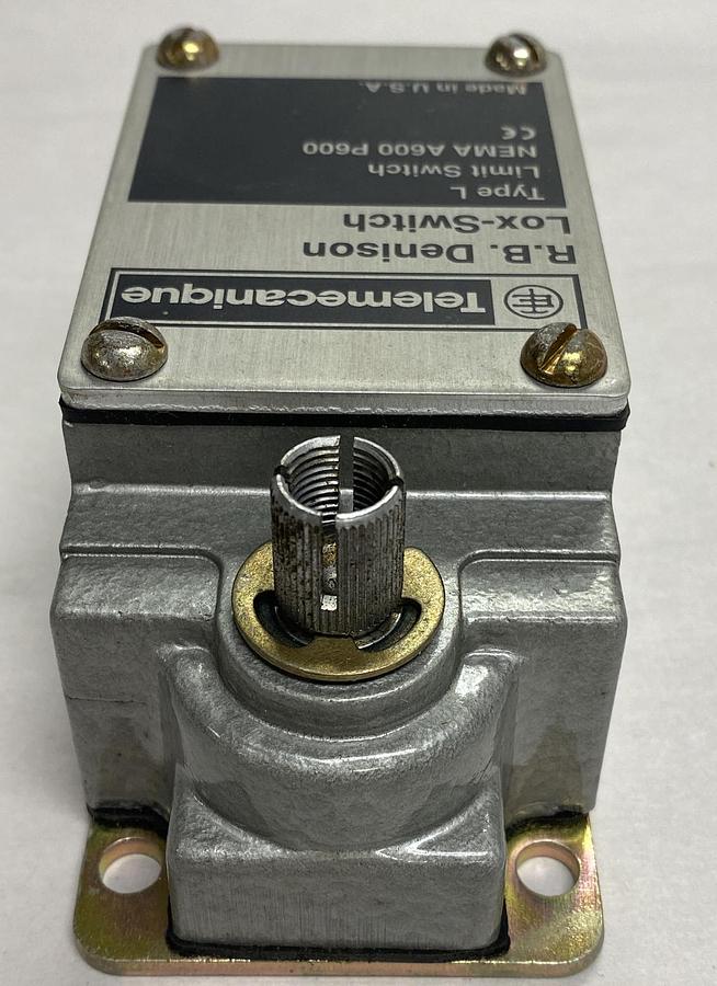 Telemecanique,L100WDL2M7,LIMIT SWITCH NOS