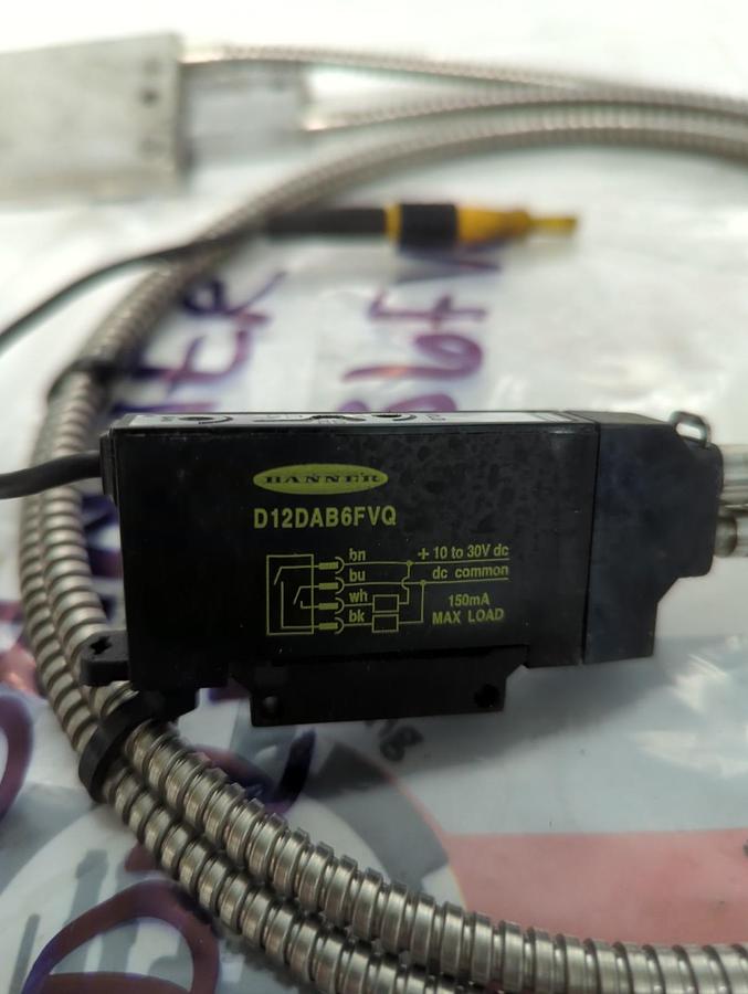 Used BANNER,D12DAB6FVQ,SENSOR WITH DOUBLE FIBER OPTIC CABLE ASSEMBLY PRE-OWNED