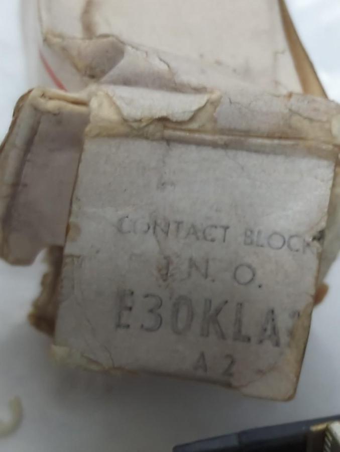 CUTLER HAMMER,E30KLA1,CONTACT BLOCK LOT OF 2 NOS
