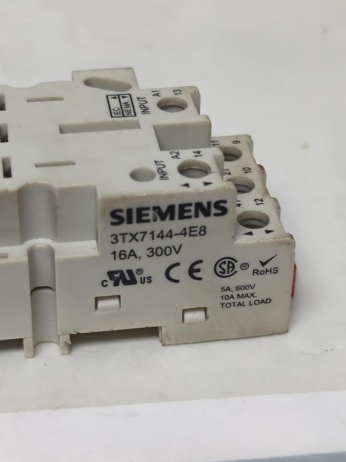 Used SIEMENS,3TX7144-4E8,TOUCH SAFE SOCKET RELAY 16 AMP 300 VOLT LOT OF 2 PRE-OWNED