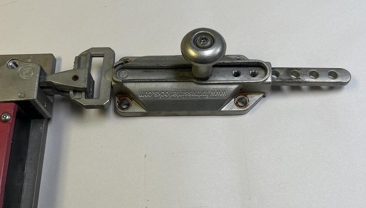 Used FORTRESS INTERLOCKS,TN2T6ST101,SAFETY SWITCH 24V