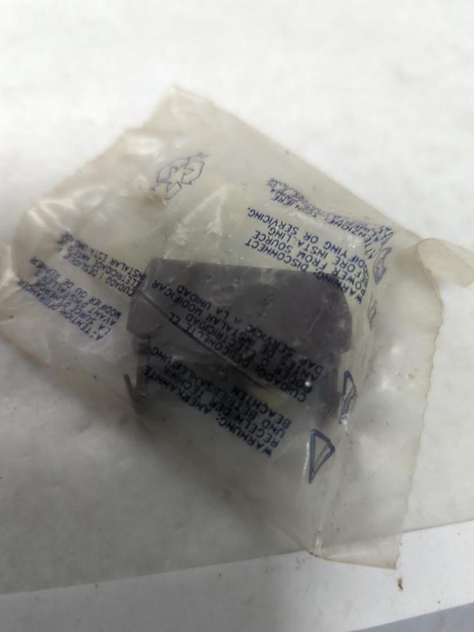 GENERAL ELECTRIC,P9B10VN,CONTACT BLOCK NEW