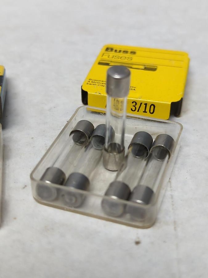 COOPER BUSSMANN,AGC 3/10,GLASS FUSE LOT OF 15 NOS