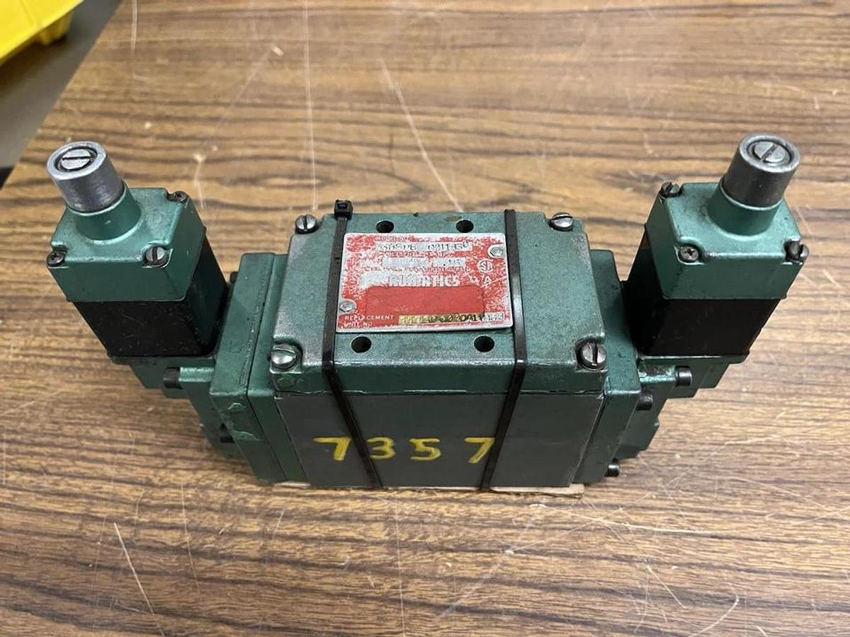 Used NUMATICS,33DSP8-001B30,PNEUMATIC SOLENOID VALVE 120V 33DSP8000-11B30