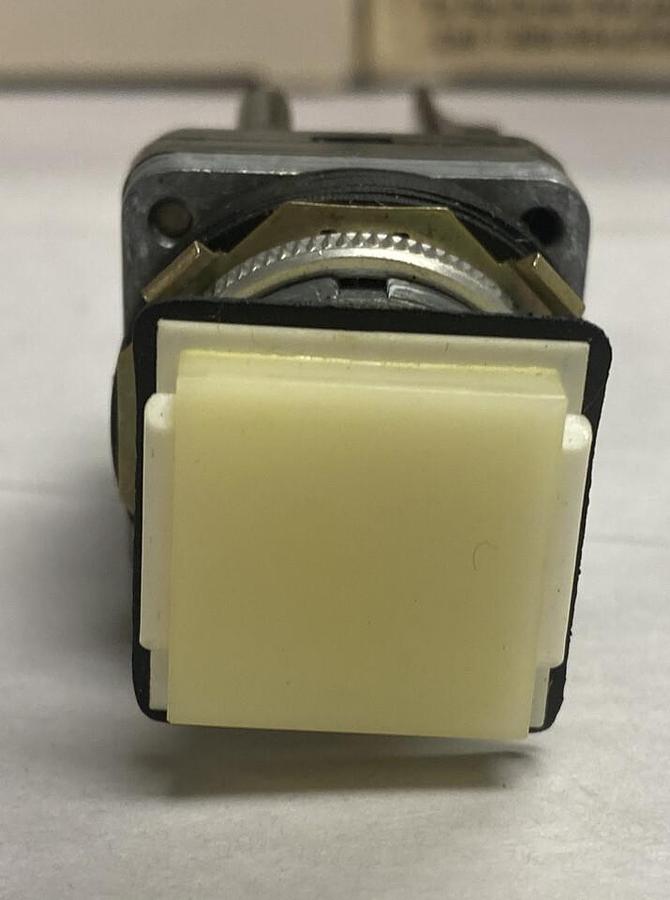 Micro Switch,PMHC105A1,Push Button Lot OF 2 NOS