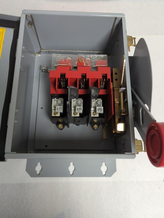 Used CUTLER-HAMMER,DH361UDK,HEAVY DUTY SAFETY SWITCH 30 AMP 3-POLE PRE-OWNED