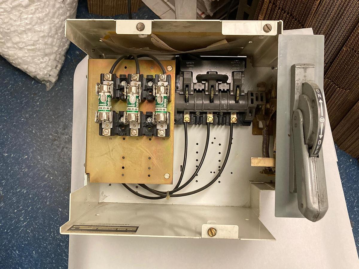 Used Allen-Bradley,2100 2192F,30 Amp 12 INCH Fused MCC Disconnect Feeder Bucket