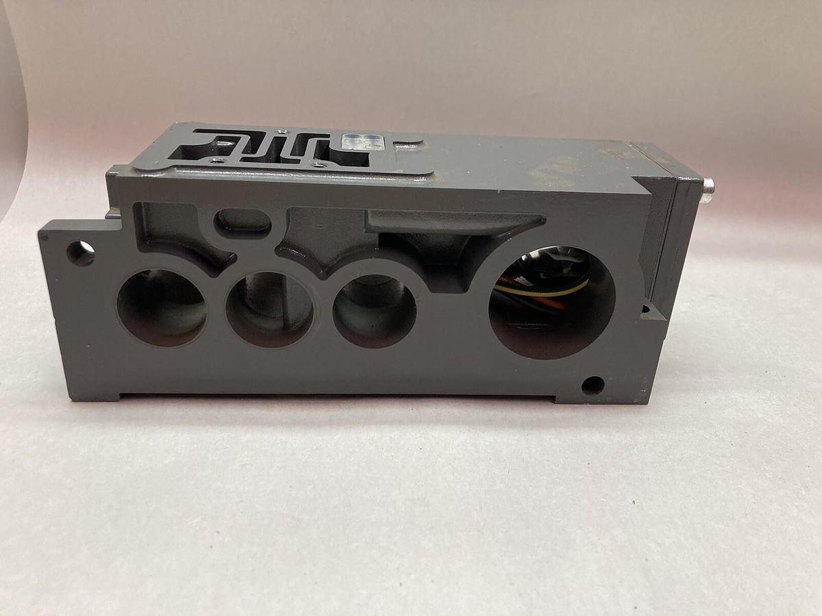 Used Numatics,Mark 15,Valve Manifold Kit 3/8 NPTF