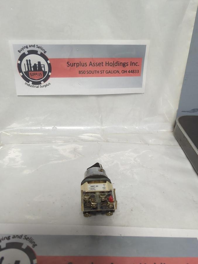 Used ALLEN BRADLEY,800T-H2,SERIES T SELECTOR SWITCH PRE-OWNED
