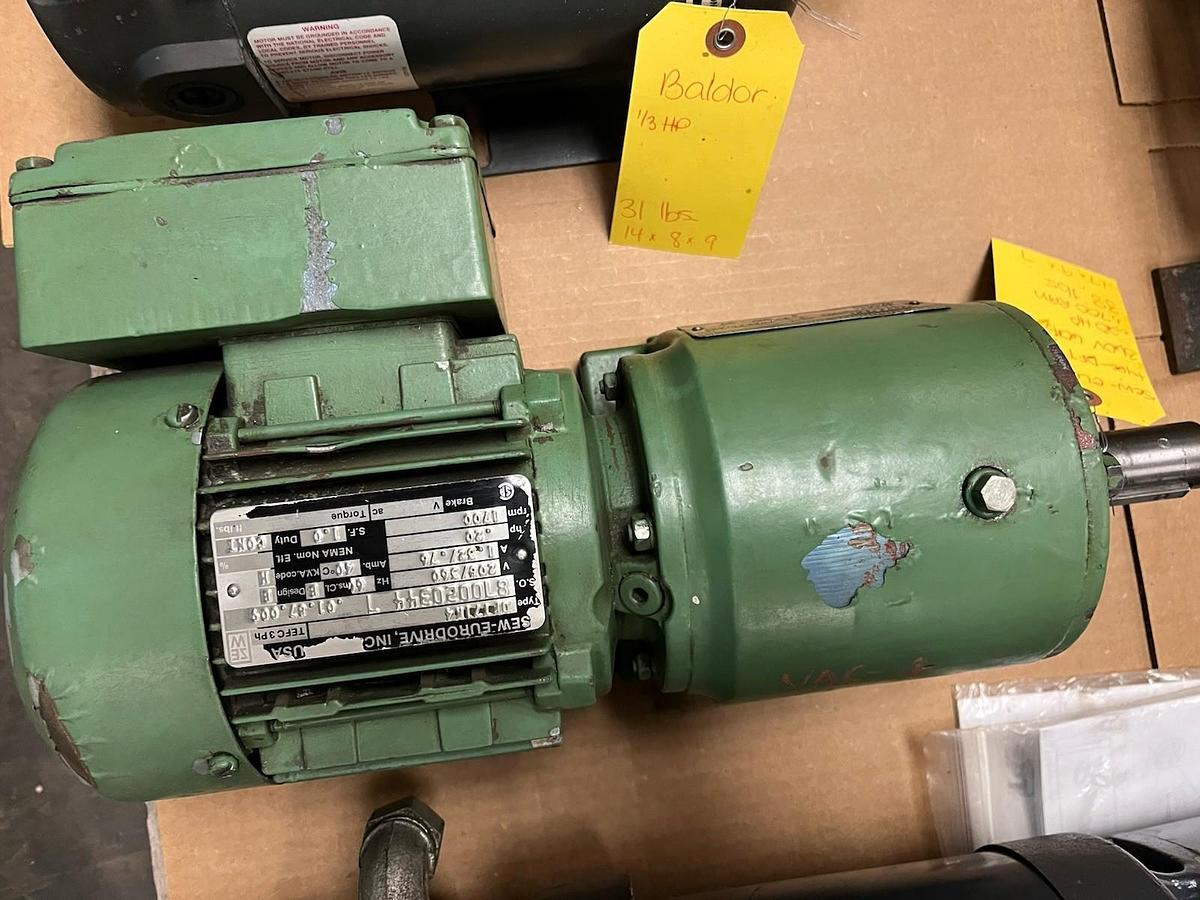 Used SEW EURODRIVE,R40DT71K4,GEAR REDUCER RATIO 113.73 MOTOR  2/10HP 1700RPM 3PH
