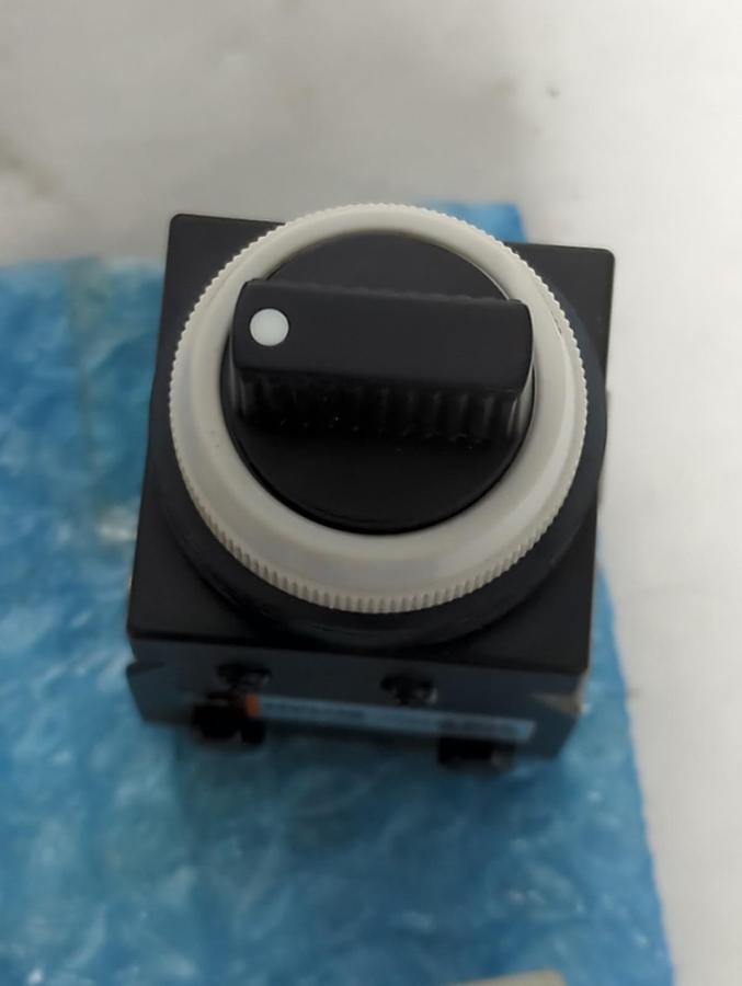 SMC,NVM151-N01-35B,SELECTOR VALVE/SWITCH NOS