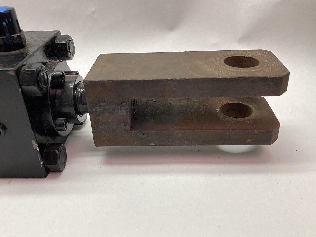 Used Atlas Cylinders,A504888-A,Pneumatic Cylinder 3000 PSI