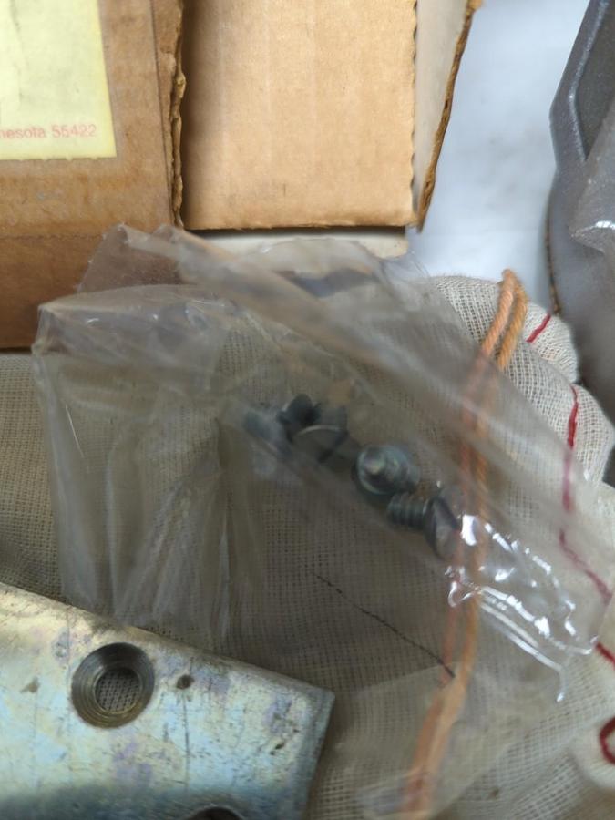 HONEYWELL,C437F 1078,GAS/AIR PRESSURE SWITCH 1/2 TO 5-1/2 WATER RAIN PROOF ENCL