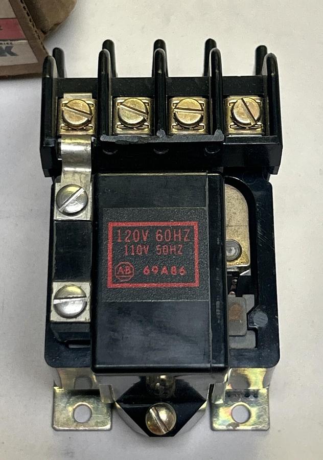 Used ALLEN BRADLEY,702-TOD93,AC CONTACTOR SIZE 00 NEW