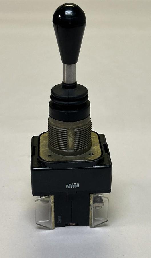 Used ALLEN BRADLEY,800T-T2H1,TOGGLE SWITCH