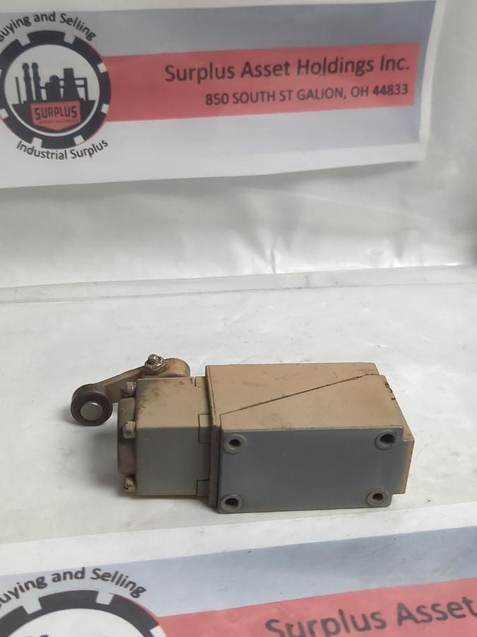 Used ALLEN BRADLEY,802T-AP,SERIES F OILTIGHT LIMIT SWITCH PRE-OWNED