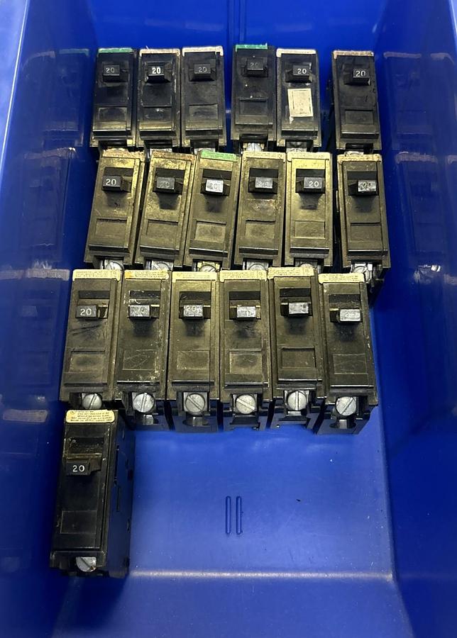 Used MURRAY,MP120,CIRCUIT BREAKER 20A 120/240V 1P LOT OF 19