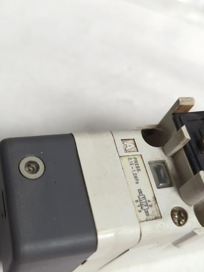 Used SMC,VQ7-6-FG-D-3ZR,PNEUMATIC SOLENOID VALVE PRE-OWNED