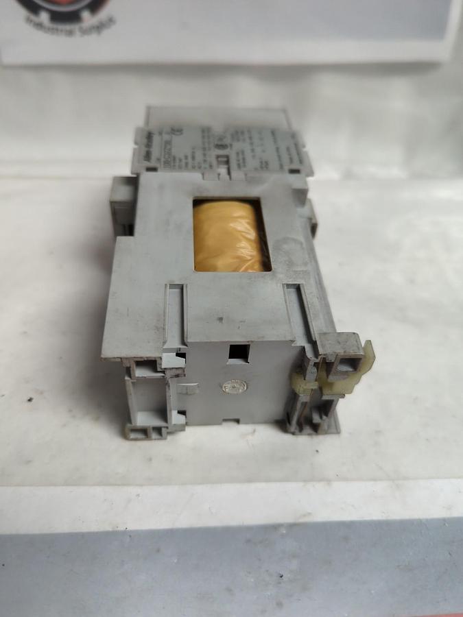 Used ALLEN BRADLEY,100-C37Z*00,CONTACTOR WITH CONTROL RELAY 100-S AUX PRE-OWNED
