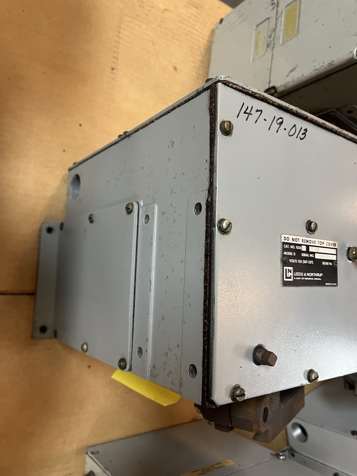 Used LN LEEDS AND NORTHRUP,10264-102,MODEL D TEMPERATURE CONTROLLER