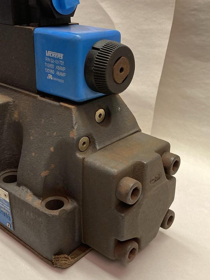 Used Vickers,DC5V-8-S-6C-TM-FW-B-10,Directional Control Valve