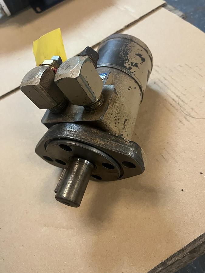 Used CHAR-LYNN,101-1032-007,ORBITAL HYDRAULIC MOTOR