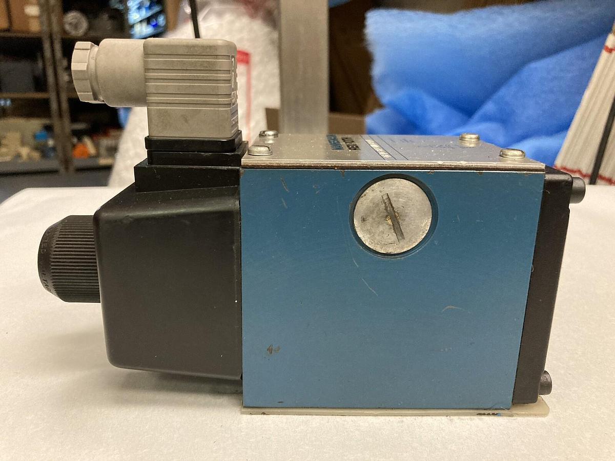 Used Mannesmann Rexroth,4WE10D31/CW110NZ4/V,Valve Assembly