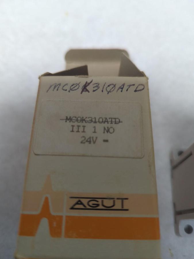 JOSLYN CLARK,MC0K310ATD,MINI CONTACTOR AGUT 15A 600VAC NOS