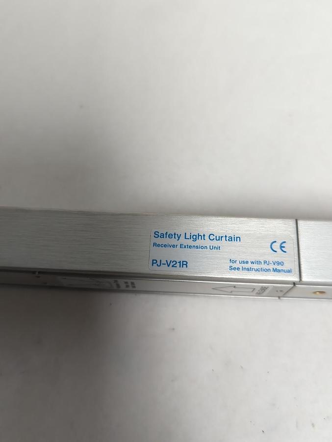 Used KEYENCE,PJ-V20R,SAFETY LIGHT CURTAIN RECEIVER W/ 4 PJ-V21R EXTENSIONS PRE-OWNED