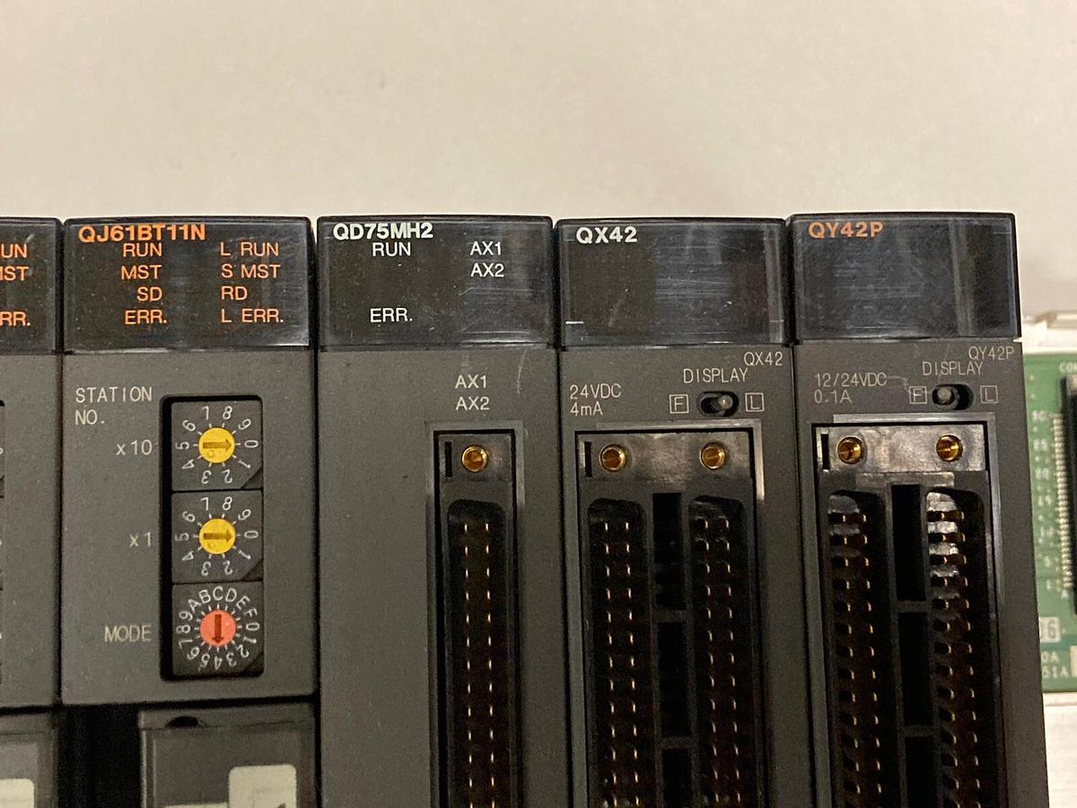 Used Mitsubishi,Q61P Q01UCPU QJ61BT11N  x2 QD75MH2 QX42 QY42P,Rack Assembly