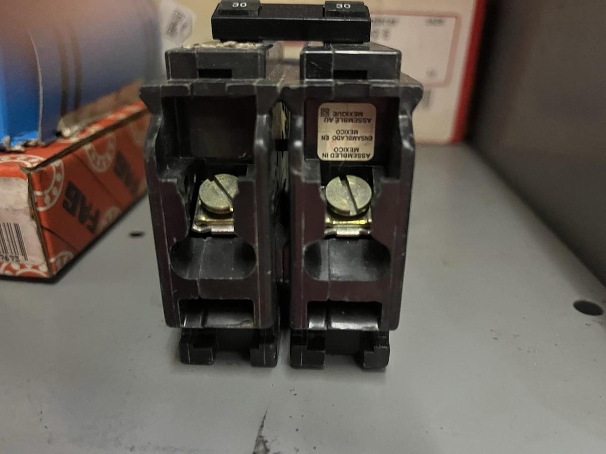 Used SQUARE D,HOM230,CIRCUIT BREAKER 30A 120/240V 2P LOT OF 3