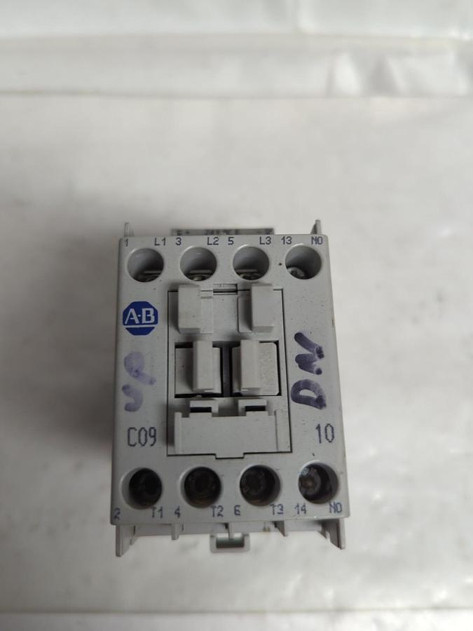 Used ALLEN BRADLEY,100-C09E*10,CONTACTOR 24V DC PRE-OWNED