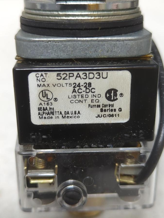 SIEMENS,52PE3D3U,OIL TIGHT ILLUMINATED PUSH-PULL BUTTON GREEN NOS