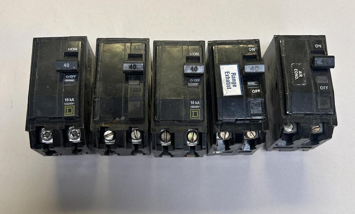Used SQUARE D,Q0240,CIRCUIT BREAKER 40A 120/240V 2P LOT OF 5