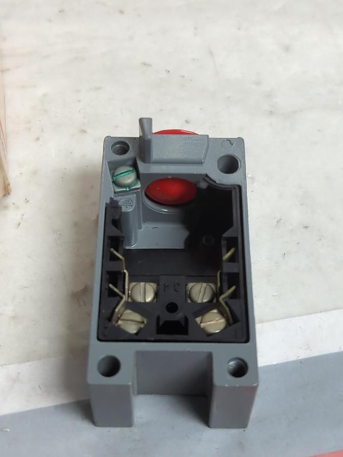 CUTLER HAMMER,E50RA,LIMIT SWITCH RECEPTACLE SERIES A1 NOS