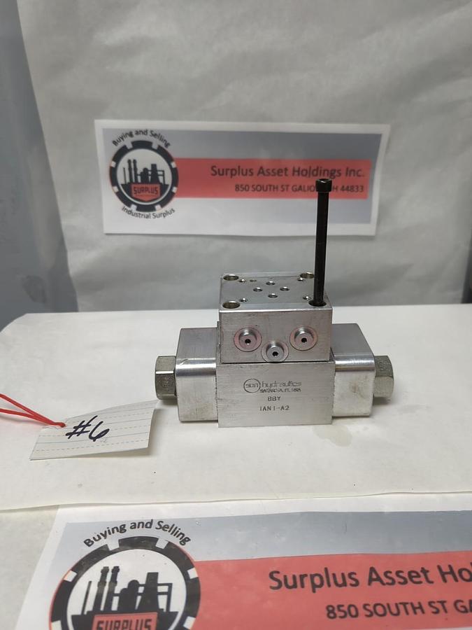 Used SUN HYDRAULICS,BBY,MANIFOLD IANI-A2+ WITH CKEB-XCN CARTRIDGE VALVE/BOLT USED